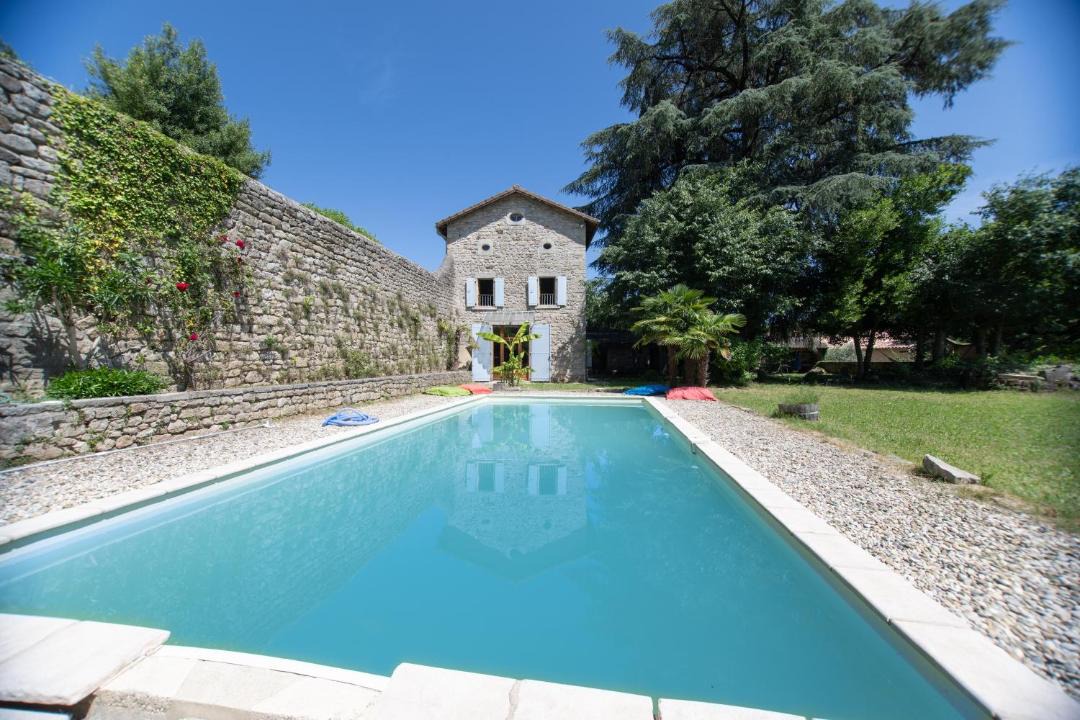 Photo of Outdoor in Ribes