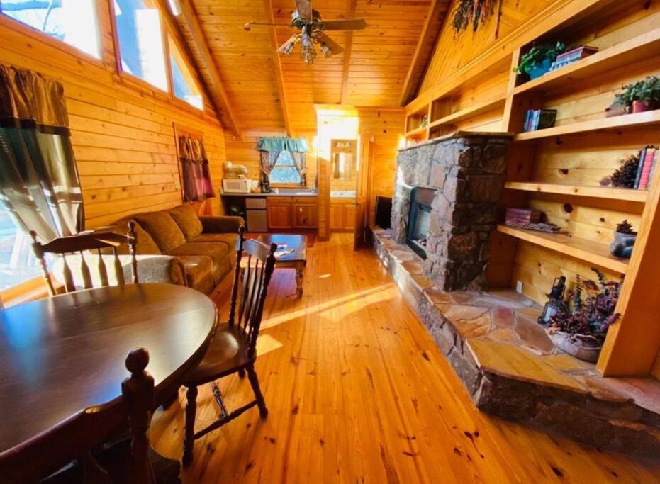 Photo of Livingroom in Eureka Springs