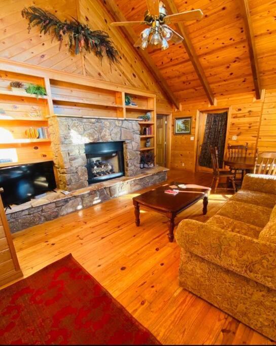 Photo of Livingroom in Eureka Springs