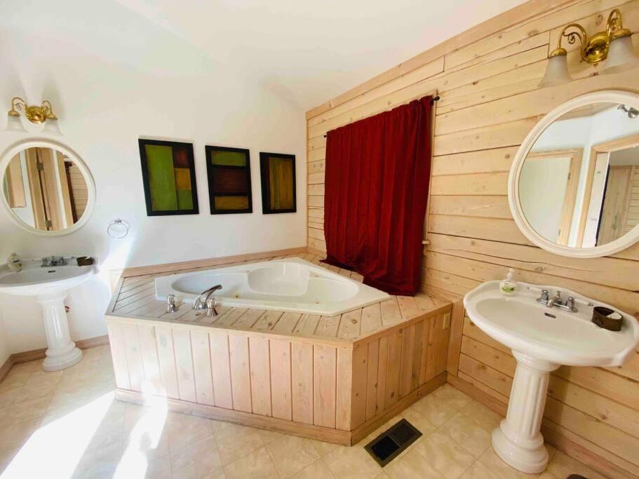 Photo of Bathroom in Eureka Springs