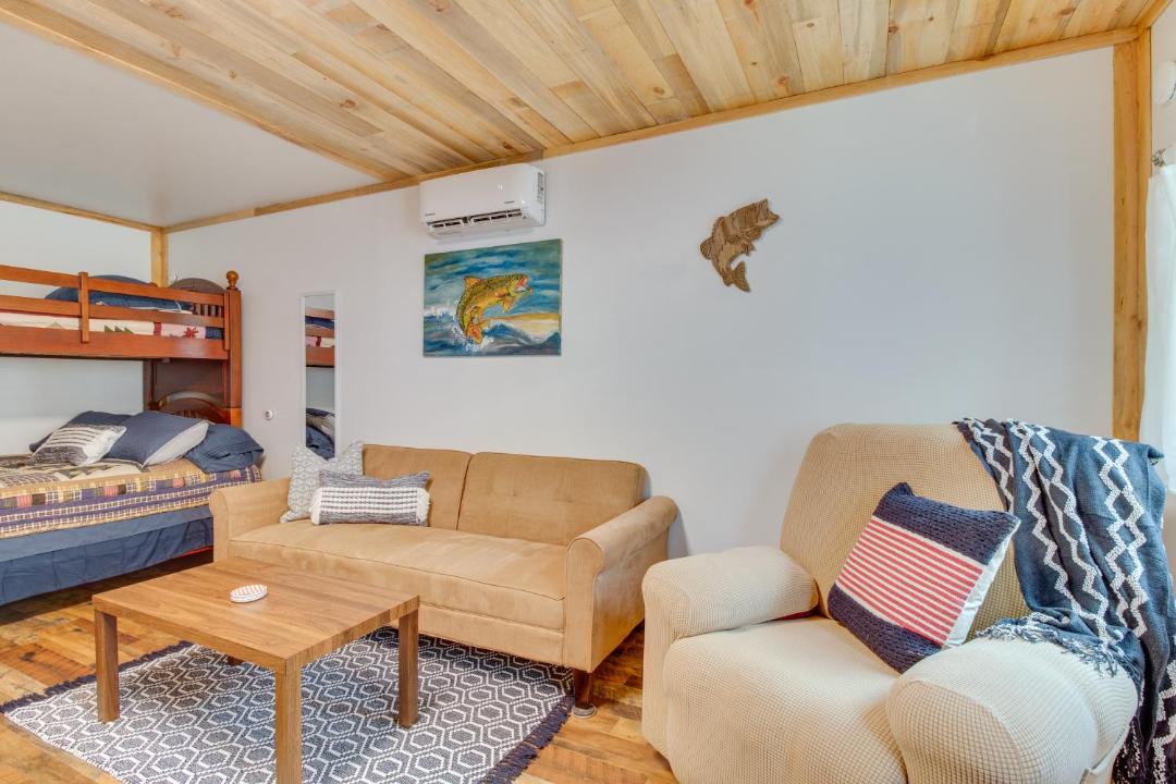 Photo of Others in Lone Rock