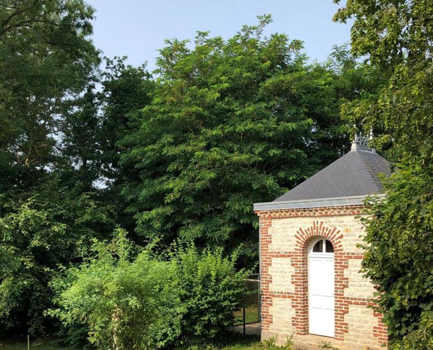 Photo of Others in Haleine