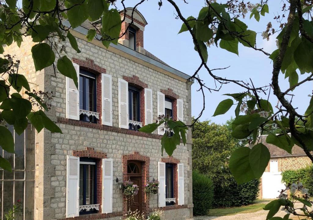 Photo of Others in Haleine