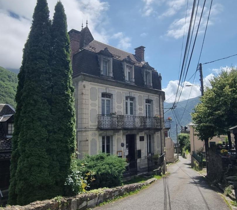 Photo of Others in Melles