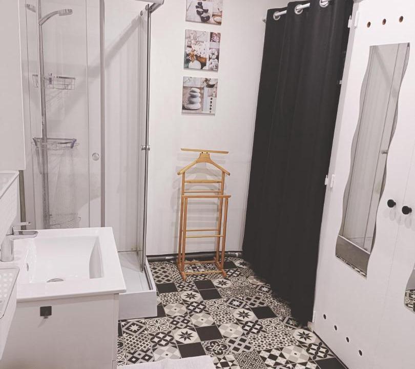 Photo of Bathroom in Charleville-Mezieres