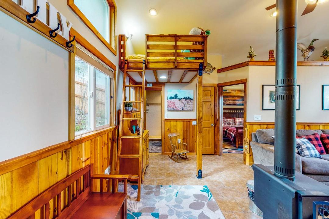 Photo of Livingroom in Loon Lake