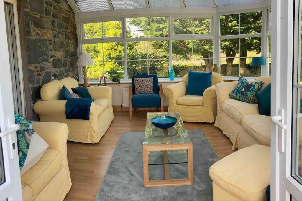 Photo of Livingroom in Saint John's Town of Dalry