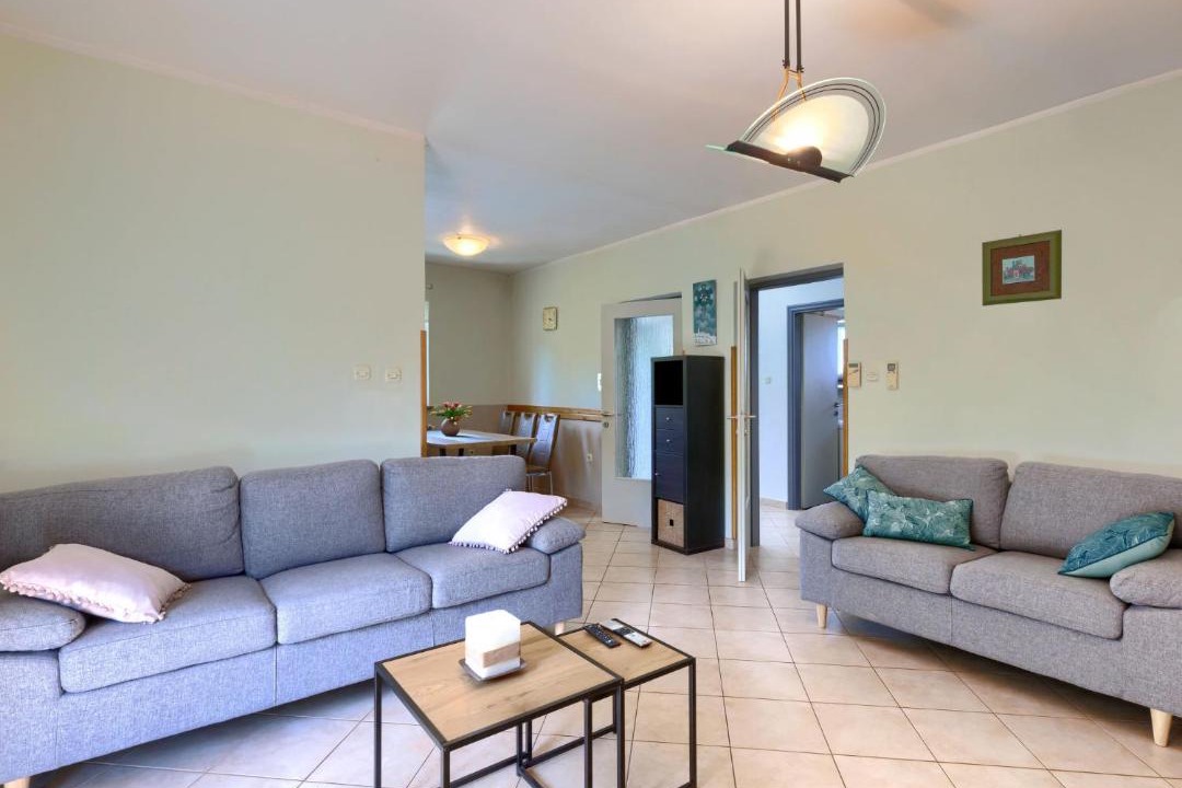 Photo of Livingroom in Pican