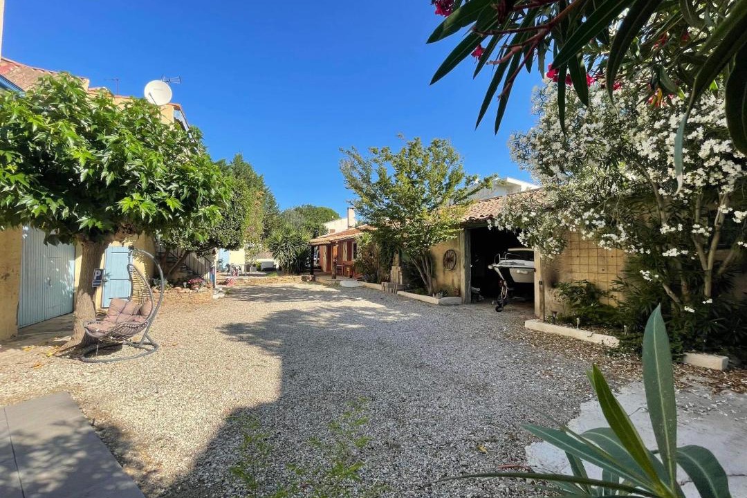 Photo of Others in Roujan