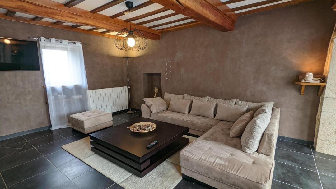 Photo of Livingroom in Fussey