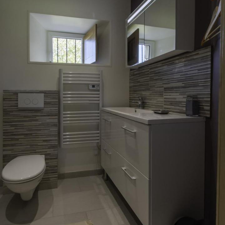 Photo of Bathroom in Assay