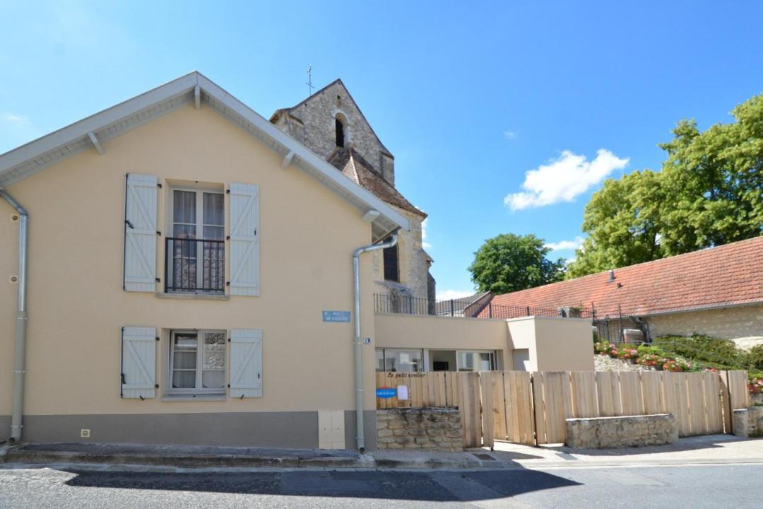 Photo of Buildings in Coulommes-la-Montagne