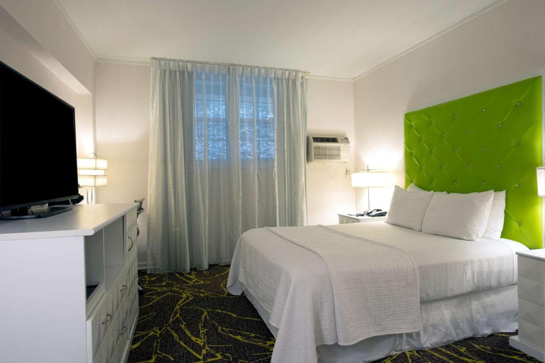 Photo of Bedroom in Roslyn