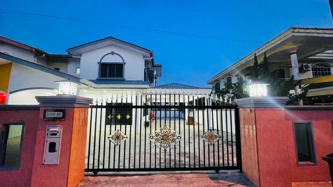 Photo of Buildings in Semporna