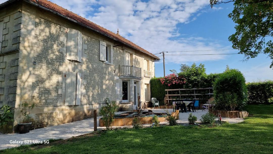 Photo of Buildings in Fontaines-d'Ozillac