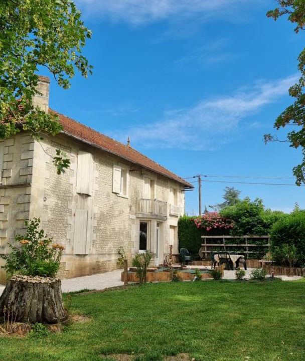 Photo of Buildings in Fontaines-d'Ozillac