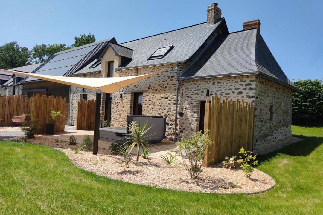 Photo of Buildings in Saint-Ouen-des-Toits