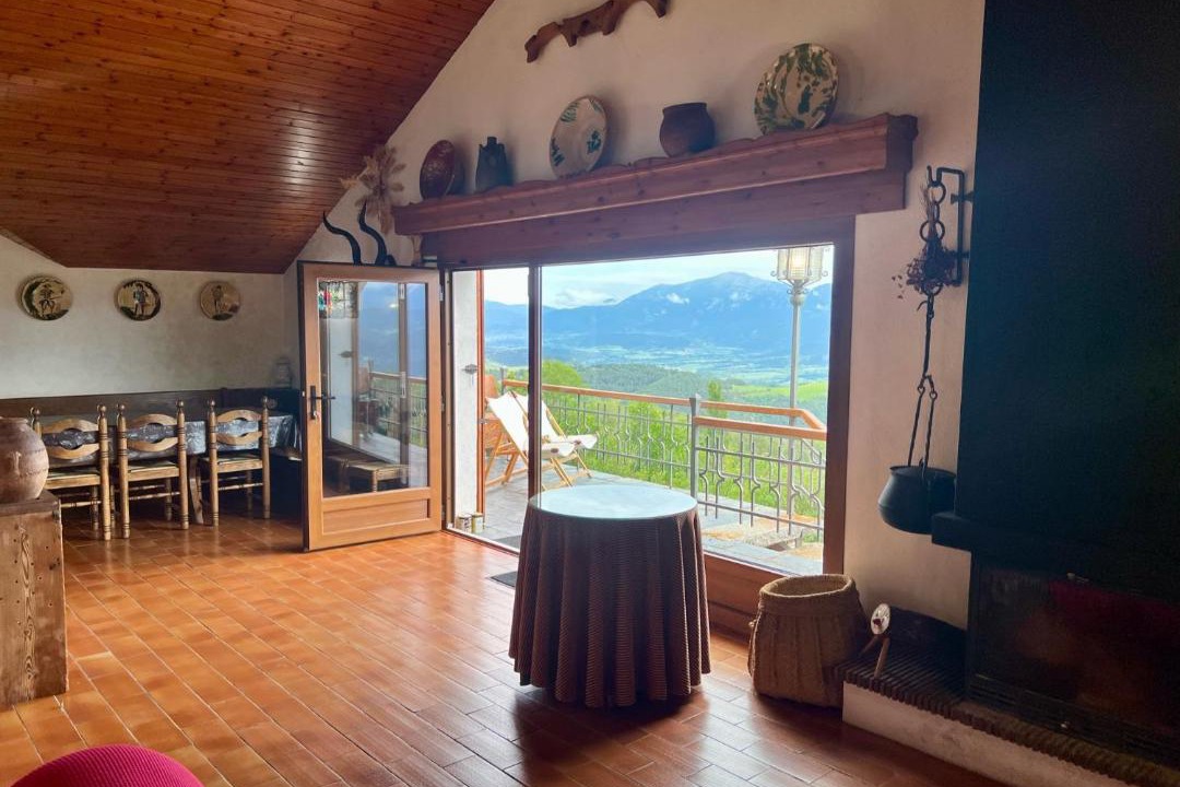 Photo of Livingroom in Lles