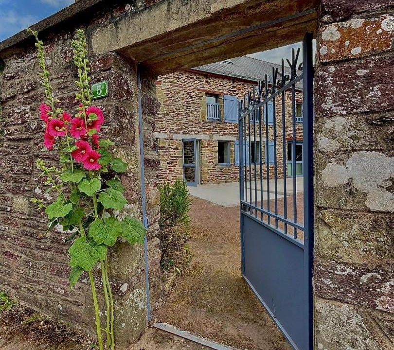 Photo of Buildings in Trehorenteuc