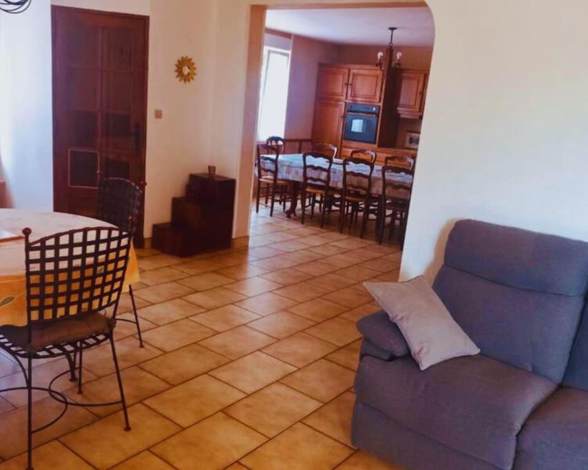 Photo of Livingroom in Coulouvray-Boisbenatre