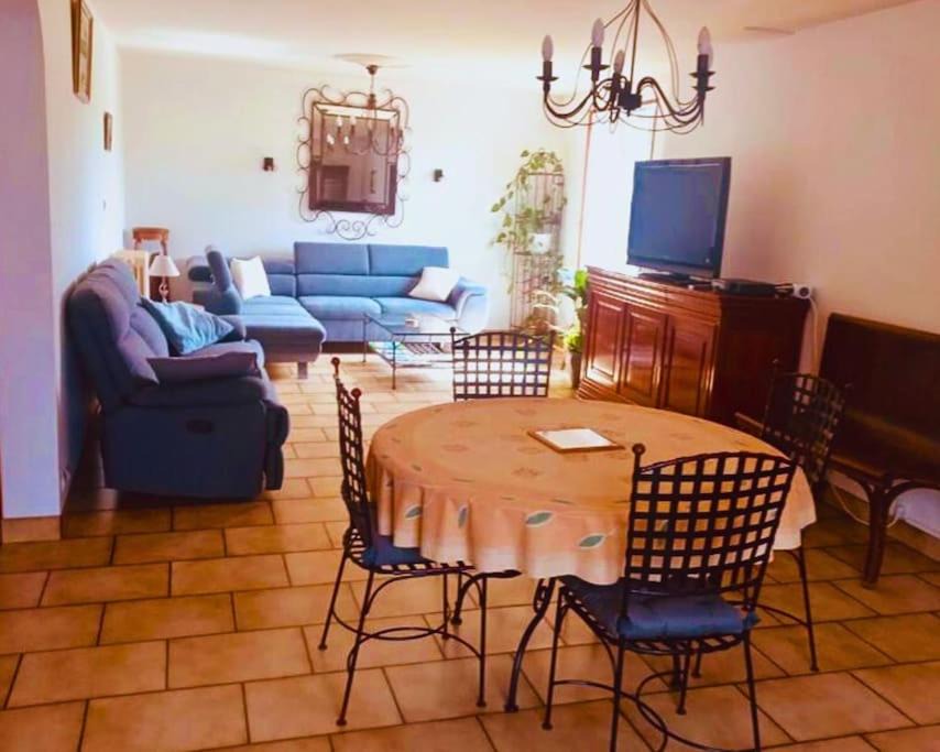 Photo of Livingroom in Coulouvray-Boisbenatre