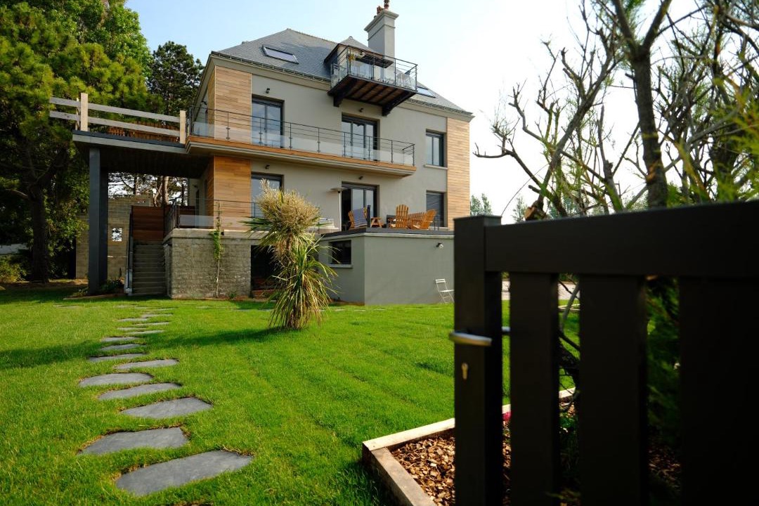 Photo of Buildings in Reville