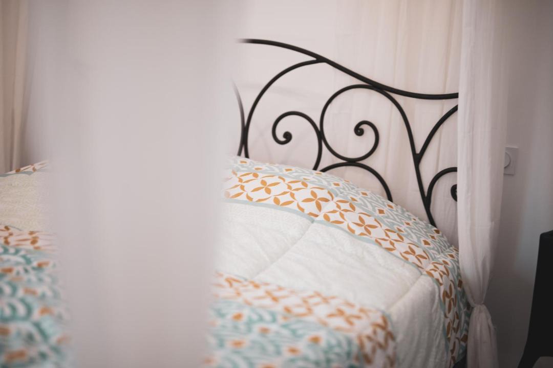 Photo of Bedroom in Arrest