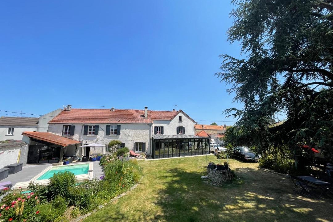 Photo of Others in Sainte-Genevieve-des-Bois