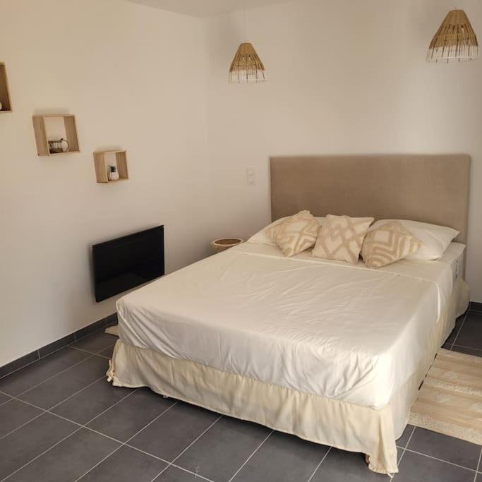 Photo of Bedroom in Saint-Jean-de-Serres