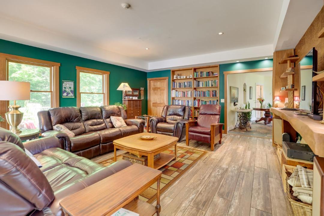 Photo of Livingroom in Teall Beach