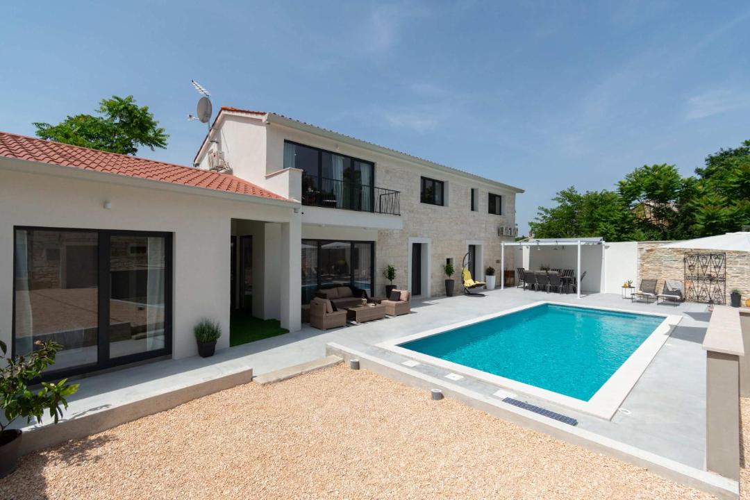 Photo of Outdoor in Tinjan