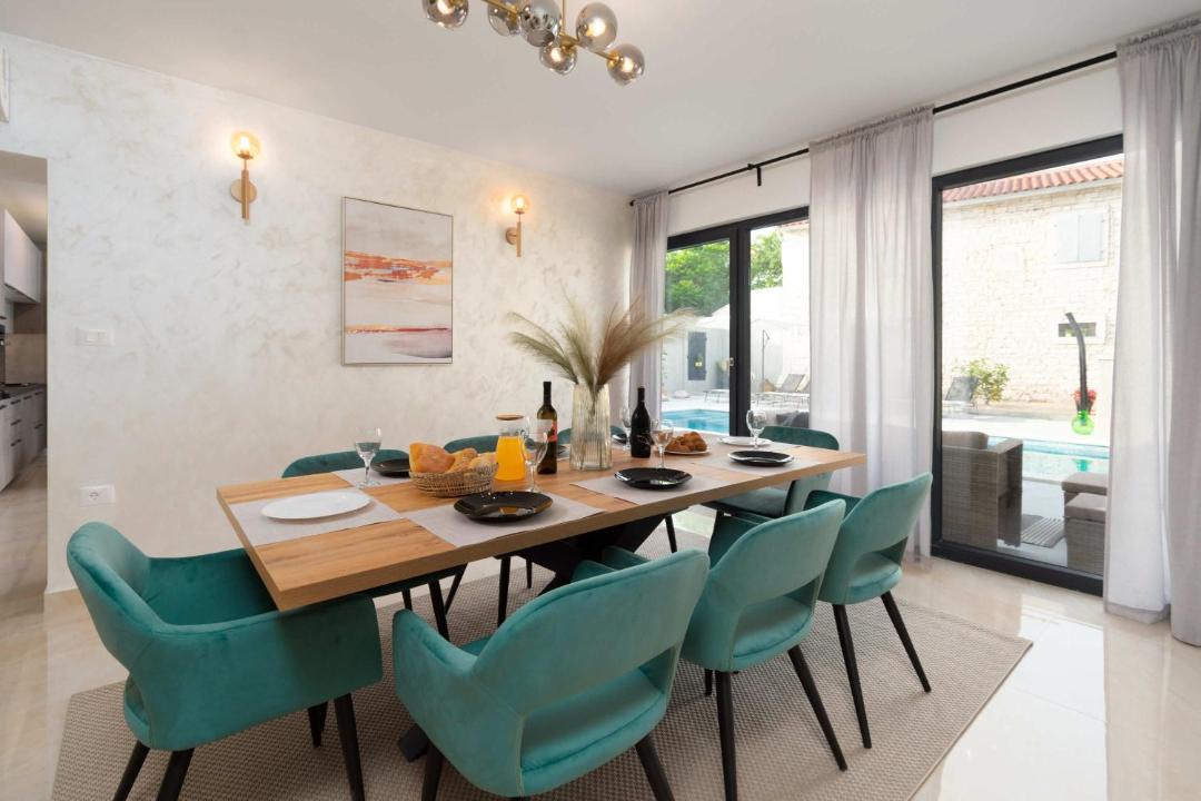 Photo of Livingroom in Tinjan