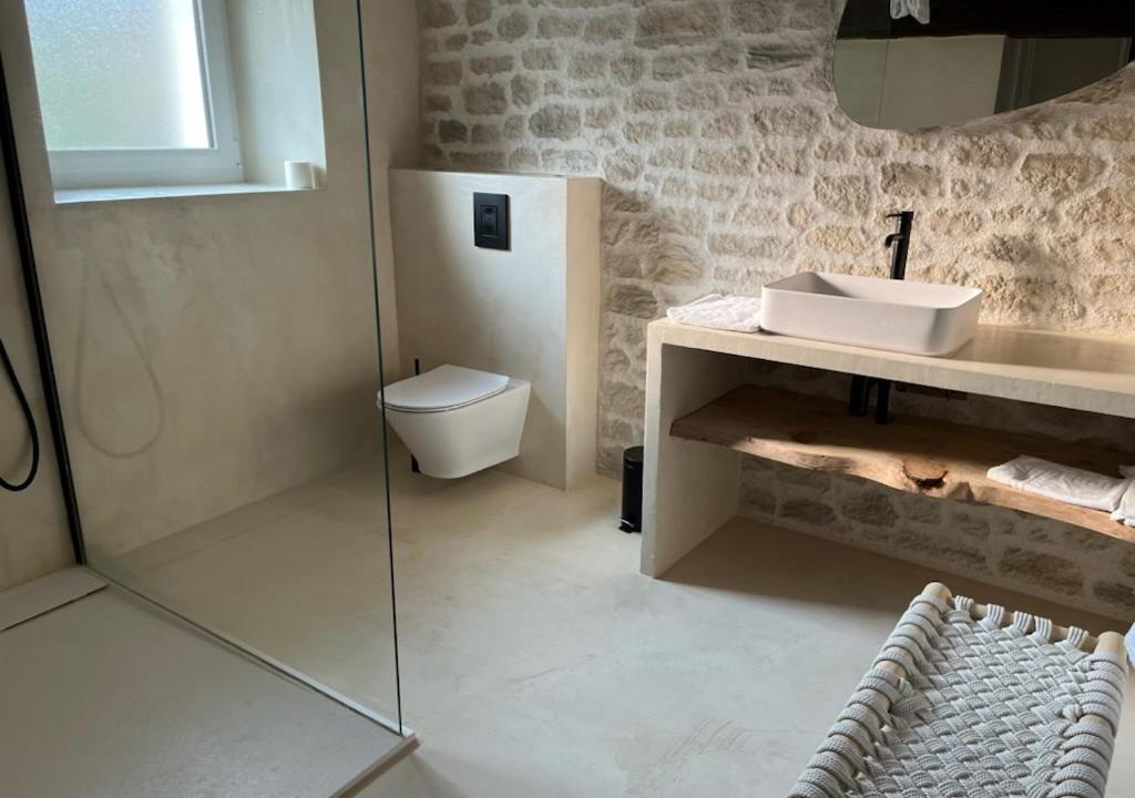 Photo of Bathroom in Saint-Denis-sur-Loire