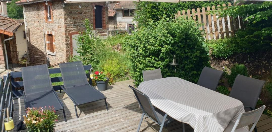 Photo of Patio Balcony in Saint-Bonnet-le-Troncy