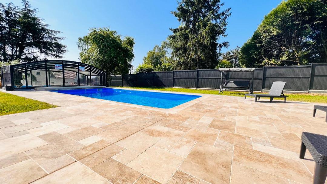 Photo of Others in Vivoin