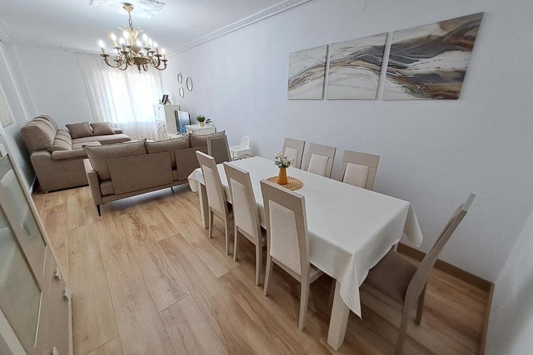 Photo of Livingroom in Saron