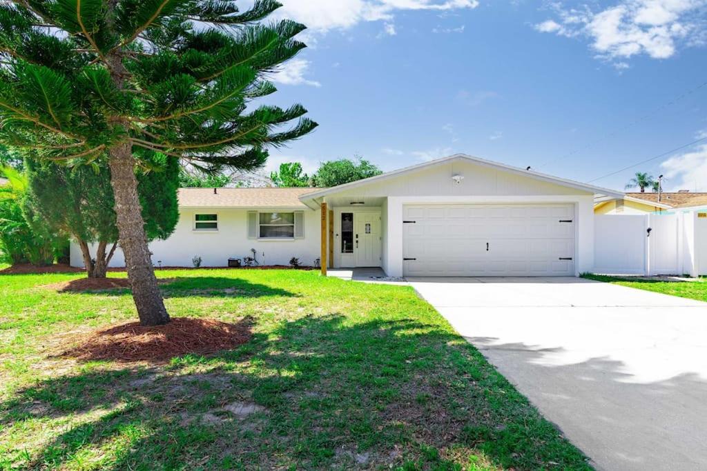 Photo of Others in Apollo Beach