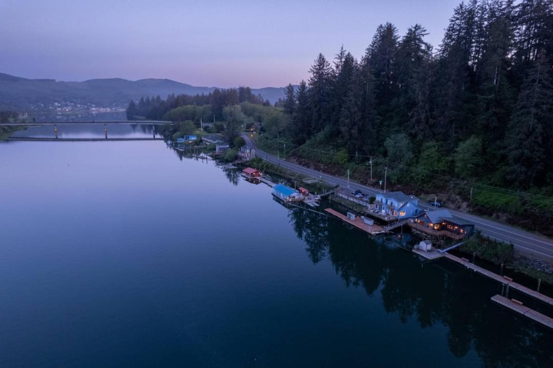 Photo of Others in Nehalem