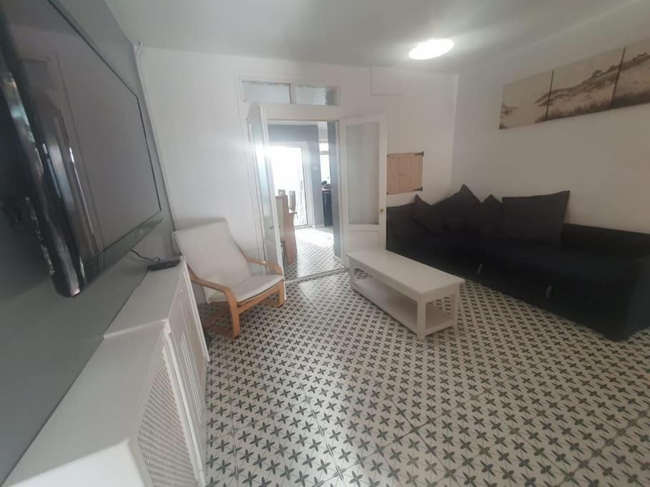 Photo of Livingroom in Six Bells