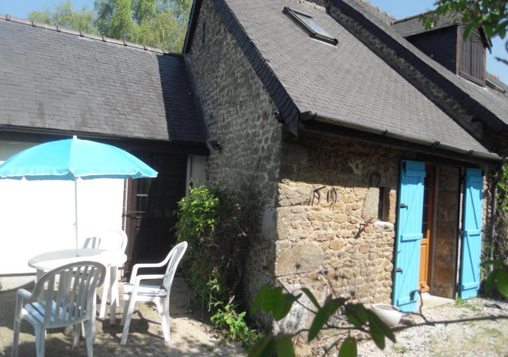 Photo of Buildings in Couesmes-Vauce