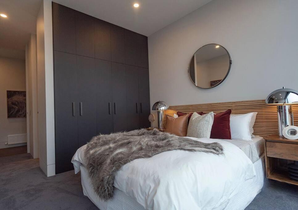 Photo of Others in Hotham Heights