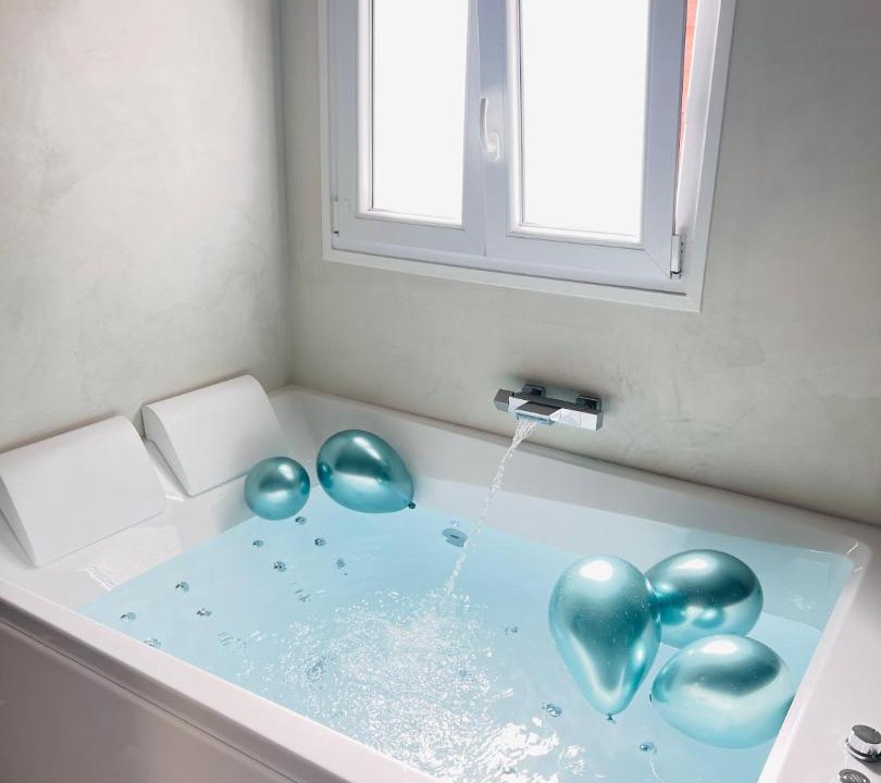 Photo of Bathroom in Le Mesnil-Saint-Denis