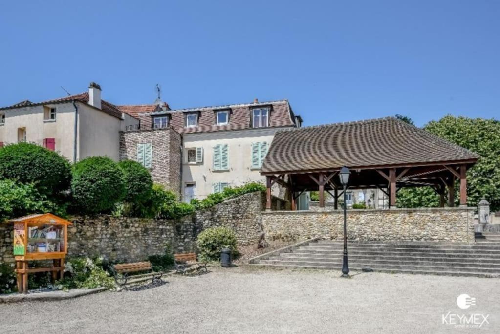 Photo of Buildings in Saint-Prix