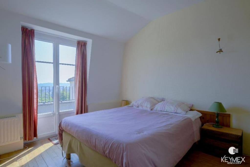 Photo of Bedroom in Saint-Prix