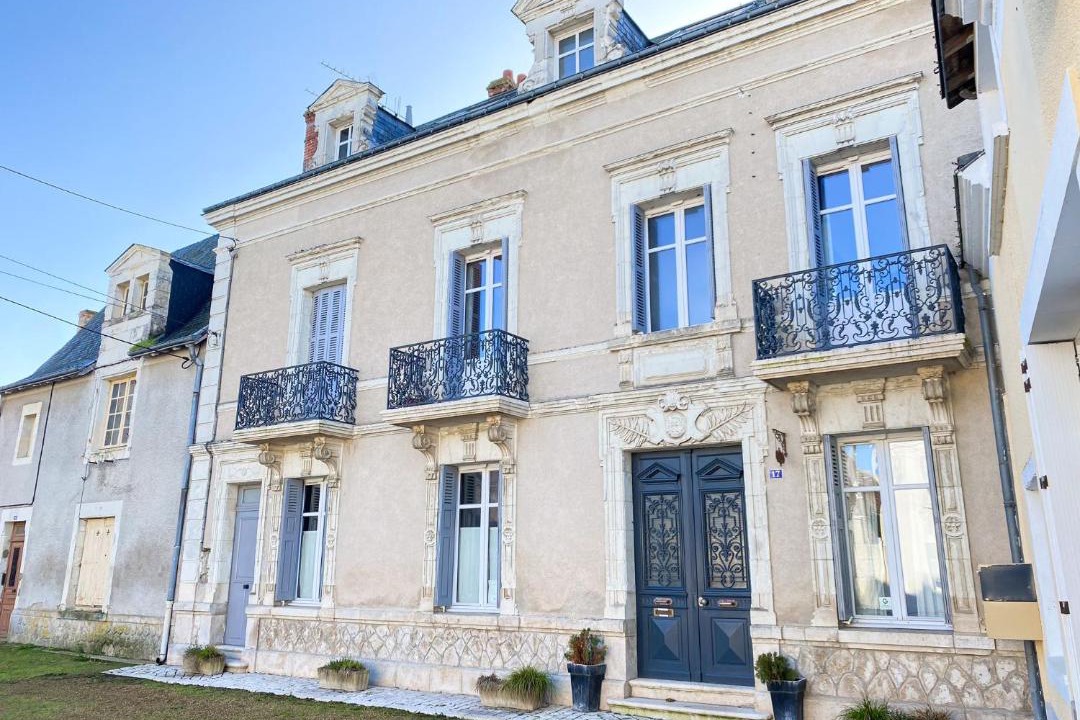 Photo of Buildings in Savigne-sur-Lathan