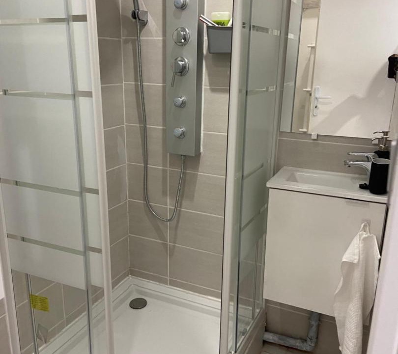 Photo of Bathroom in Tille