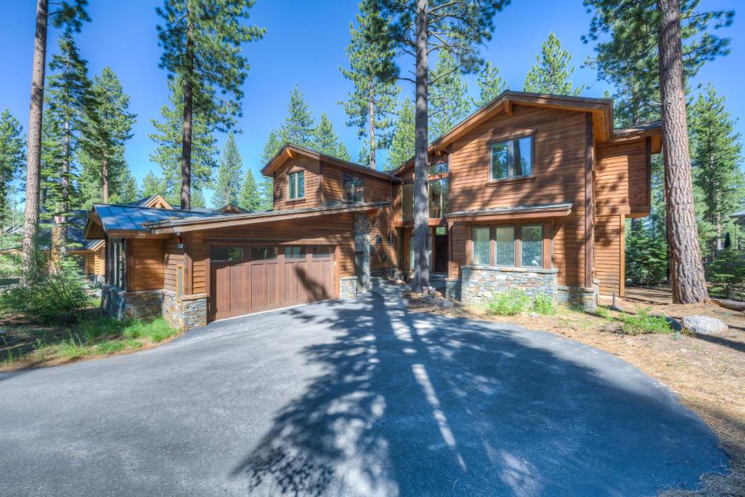 Photo of Buildings in Ponderosa Palisades