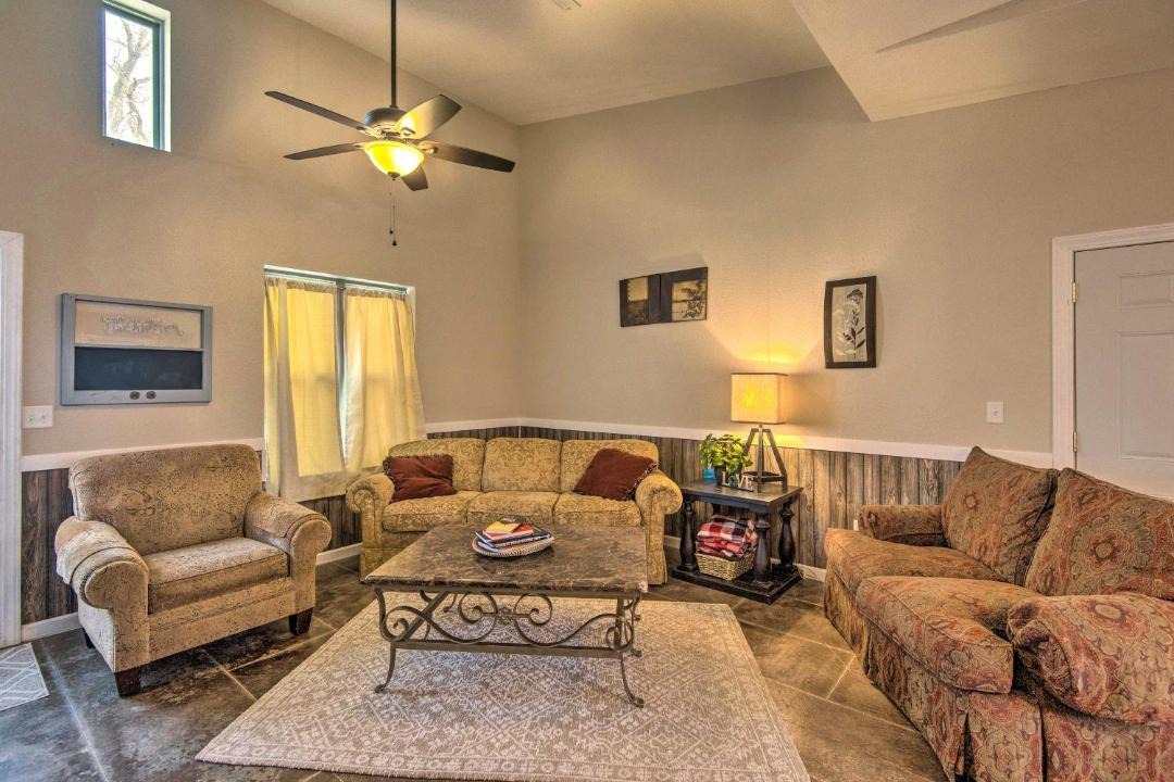 Photo of Livingroom in Booneville