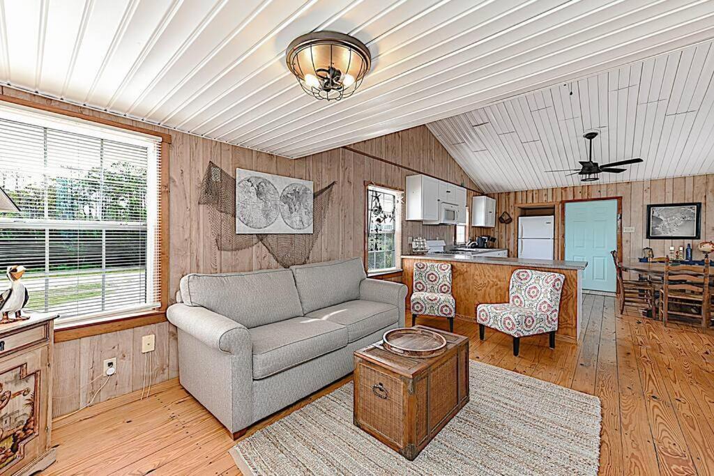 Photo of Livingroom in Sealevel