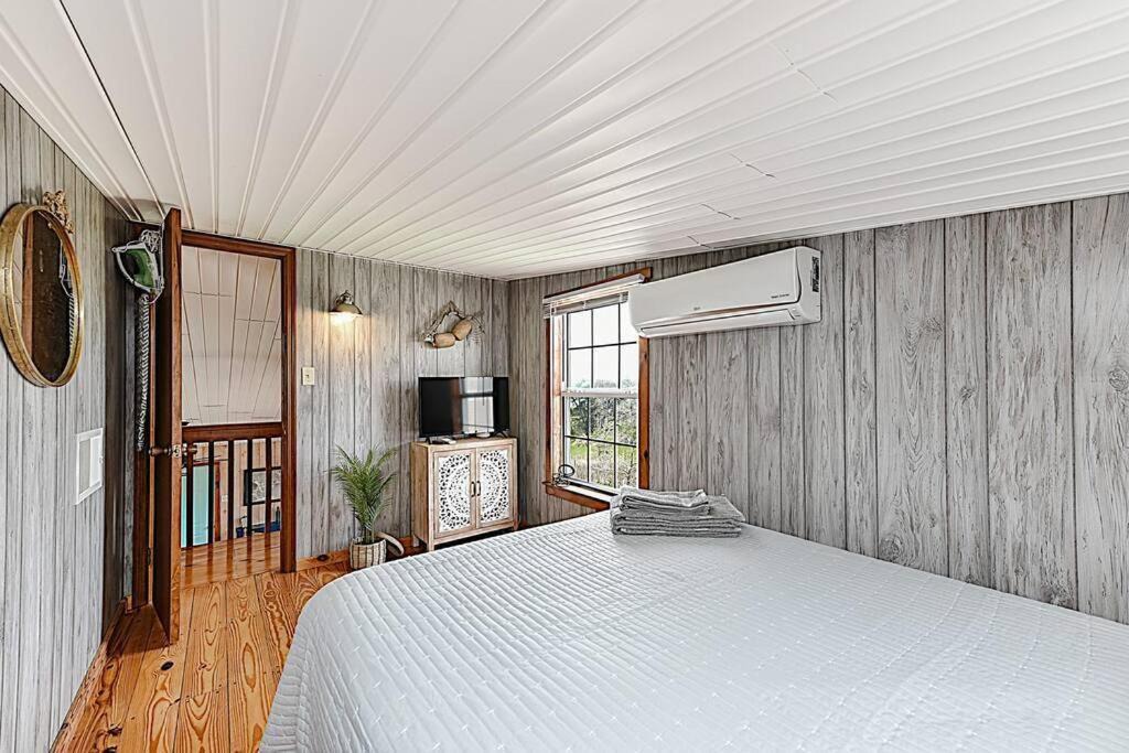 Photo of Bedroom in Sealevel